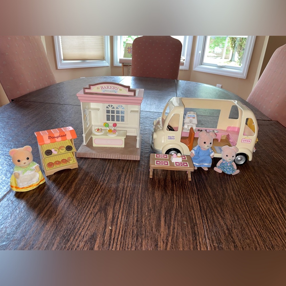 Calico Critters Bakery, Ice Cream truck, Donut Shop, & 3 critters